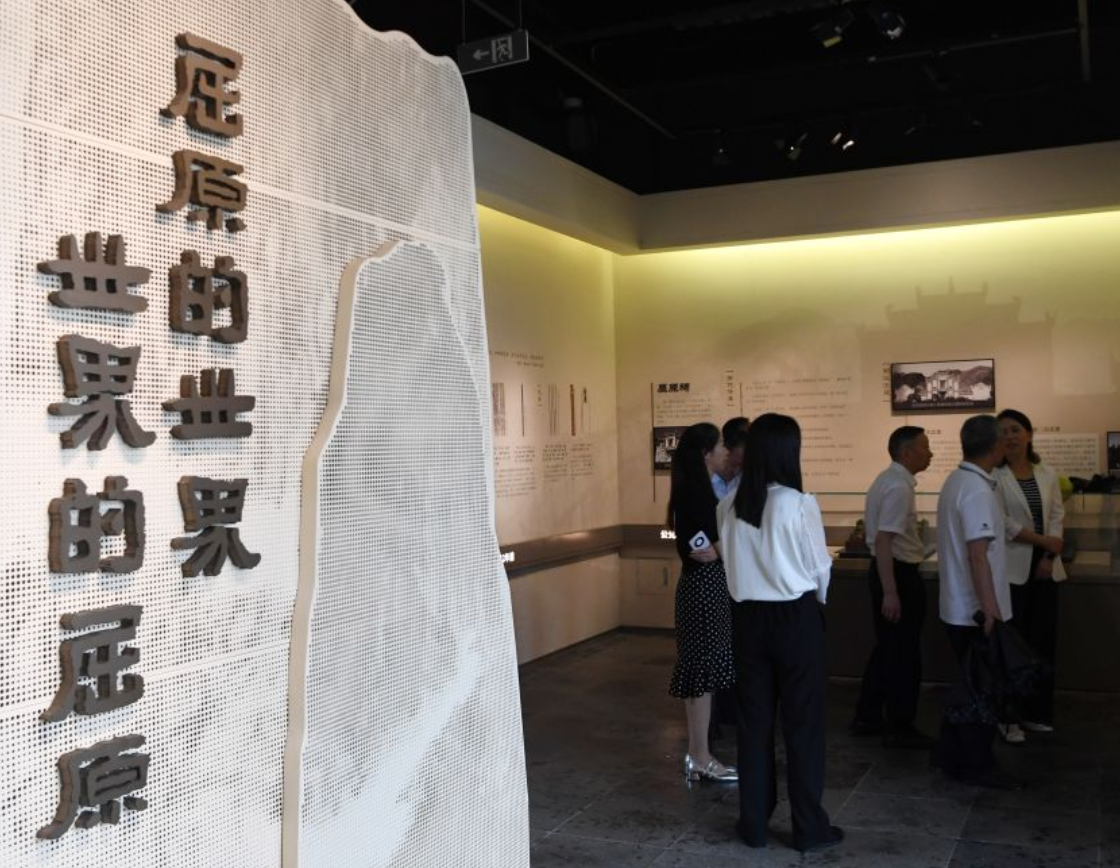 吴邦国同志生平